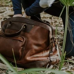 Buffalo Jackson Trading Co. Dakota Leather Oversized Travel Bag | Chestnut Brown W/ Dark Hazelnut Leather Duffle Bags 17 Buffalo Jackson Trading Co. Dakota Leather Oversized Travel Bag | Chestnut Brown W/ Dark Hazelnut Leather Duffle Bags