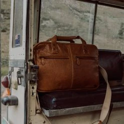 Buffalo Jackson Trading Co. Walker Leather Pilot Bag | Rustic Tan