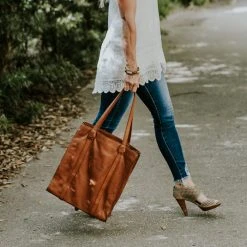Buffalo Jackson Trading Co. Chelsea Leather Tote Bag | Honey Brown