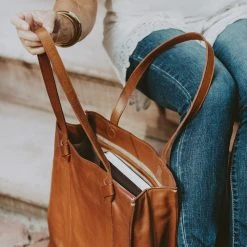 Buffalo Jackson Trading Co. Chelsea Leather Tote Bag | Honey Brown