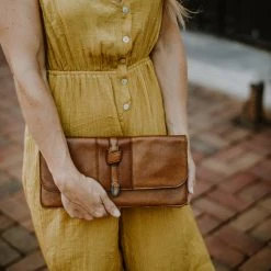 Buffalo Jackson Trading Co. Chelsea Leather Clutch | Honey Brown