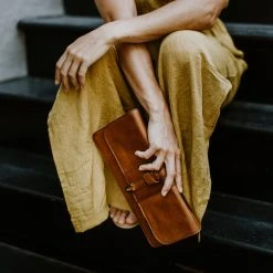 Buffalo Jackson Trading Co. Chelsea Leather Clutch | Honey Brown